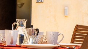 A table set with a coffee pot, cups, and a heart-shaped mug, with a number sign on the wall behind. - Apartment 'Residenze Uliveto - Residenza 10' with Pool, Private Terrace and Air Conditioning (Nardò)