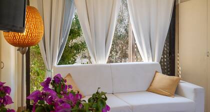 Apartment 'Residenze Uliveto - Residenza 10' with Pool, Private Terrace and Air Conditioning