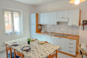 Fridge, cookware/dishes/utensils, dining tables - Casa Mimì (Orosei)