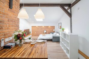 1 bedroom, iron/ironing board, WiFi, bed sheets - Podgórze Studio - AC, Vistula River nearby - by Rentujemy (Kraków)