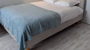 Lit parapluie, Wi-Fi gratuit, draps fournis