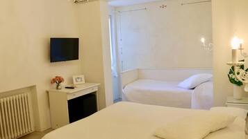 Kolmen hengen classic-huone, näköala puistoon