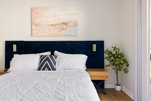 Room - A luxurious and pampering home for a perfect stay. (Cleveland Heights)