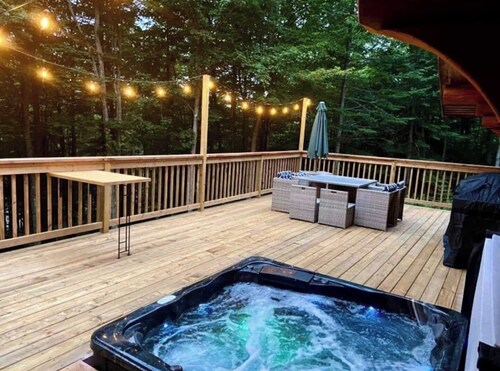 Chalet en bois rond avec spa et foyer, à 10 min du Village Vacances Valcartier