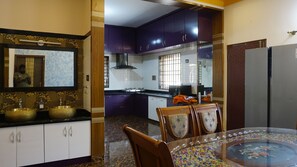 Dining - Hill Down Homestay (Mallenahalli)