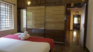 Standard Double Room, Mountain View | In-room safe, laptop workspace, blackout curtains, soundproofing