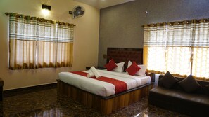 Deluxe Double Room, Mountain View - Hill Down Homestay (Mallenahalli)