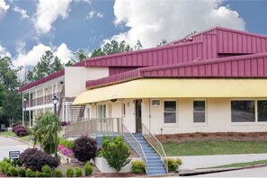 Exterior - Red Dot Inn (Milledgeville)