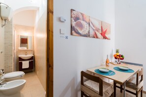 Shower, hair dryer, towels - Kyma: Modern Wave Studio in the Heart of Otranto (Otranto)