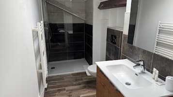 Dusche, Haartrockner, HandtĂŒcher
