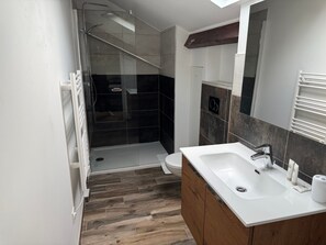 Shower, hair dryer, towels - Lyon Mon Amour - St-Vincent Room (Lyon)