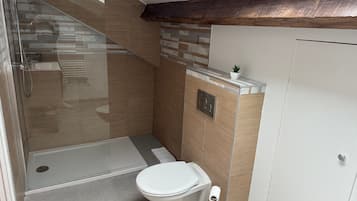 Dusche, Haartrockner, HandtĂŒcher