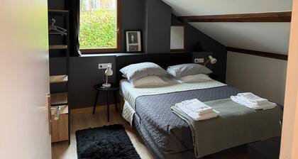 Guest Room “Lyon Mon Amour - St-Bonaventure Room” Wi-Fi, Air Conditioning