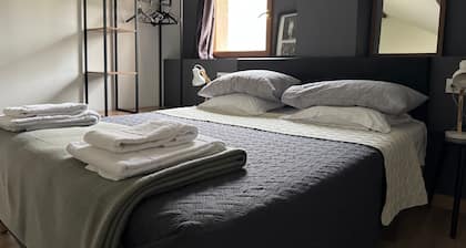 Gästezimmer „Lyon Mon Amour – St-Bonaventure“ mit WLAN und Klimaanlage