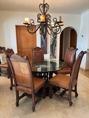 Departamento, varias camas, patio, vista al jardín (Las Mañanitas F4106) | Restaurantes