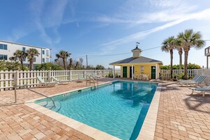 Condo, várias camas (Ocean Club at Turtle Mound 205) | Piscina