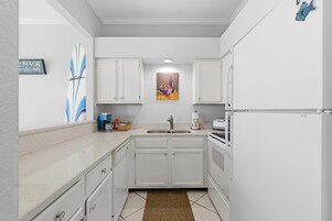 Condo, várias camas (Ocean Club at Turtle Mound 205) | Cozinha privada