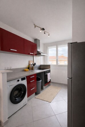 Kühlschrank, Ofen, Herdplatte, Geschirrspüler