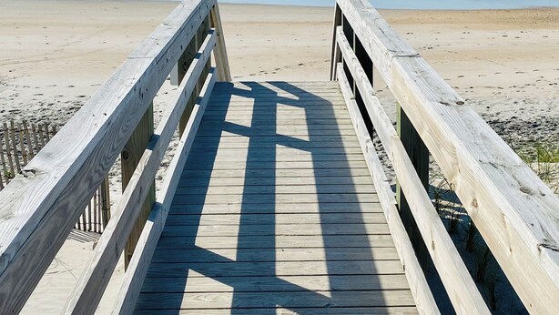 A wooden boardwalk leading to a beach with ocean views. - Surf City Ocean View - 4-min Walk to Beach - Walk to Restaurants/Bars (Surf City)