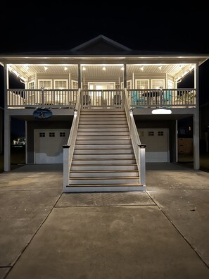 Exterior detail - Surf City Ocean View - 4-min Walk to Beach - Walk to Restaurants/Bars (Surf City)