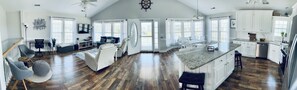 Living area - Surf City Ocean View - 4-min Walk to Beach - Walk to Restaurants/Bars (Surf City)