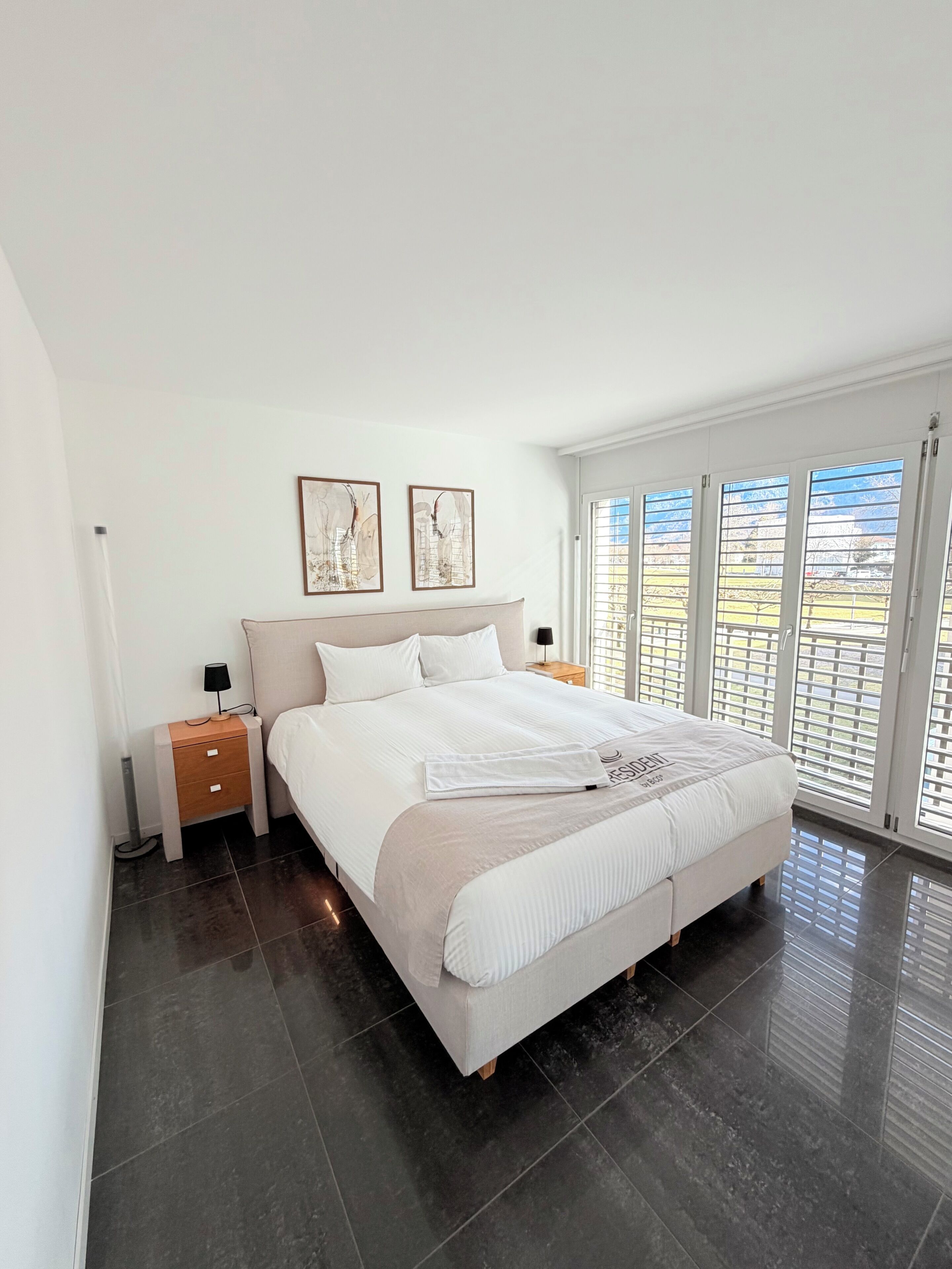 2 habitaciones, tabla de planchar con plancha, internet y ropa de cama 