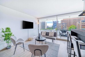 TV - Nordic Home - 2BR, Parking, Wifi & Shopping Mall (Santiago)