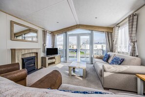 TV, fireplace - Lovely Lakeside Holiday Park Home  - Pass the Keys (Chichester)