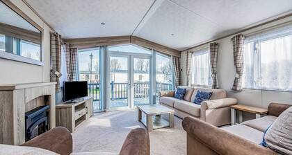 Lovely Lakeside Holiday Park Home - Pass the Keys