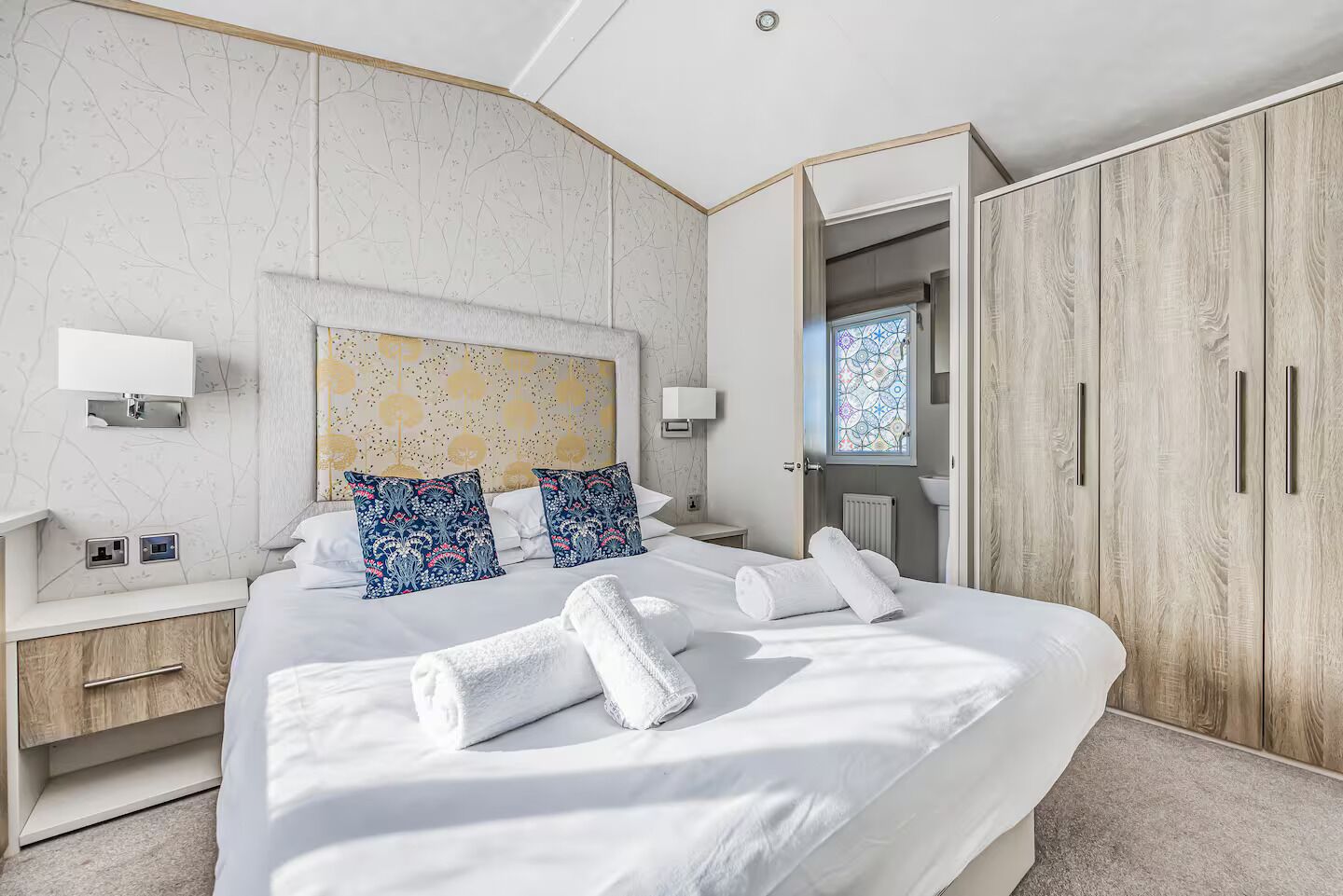 2 bedrooms, iron/ironing board, bed sheets