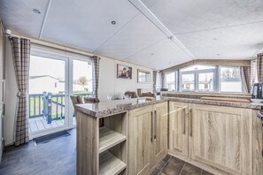 Interior - Lovely Lakeside Holiday Park Home  - Pass the Keys (Chichester)
