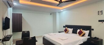 Townhouse Oak Phaltan