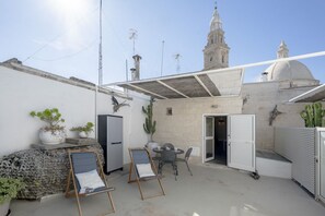 Outdoor dining - GuestHost - Comfy Studio Apartment with Terrace (Monopoli)