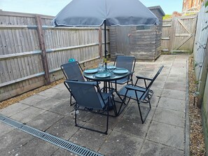 Cottage | Outdoor dining - Dolphin Cottage (Weymouth)