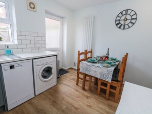 Dining - Dolphin Cottage (Weymouth)