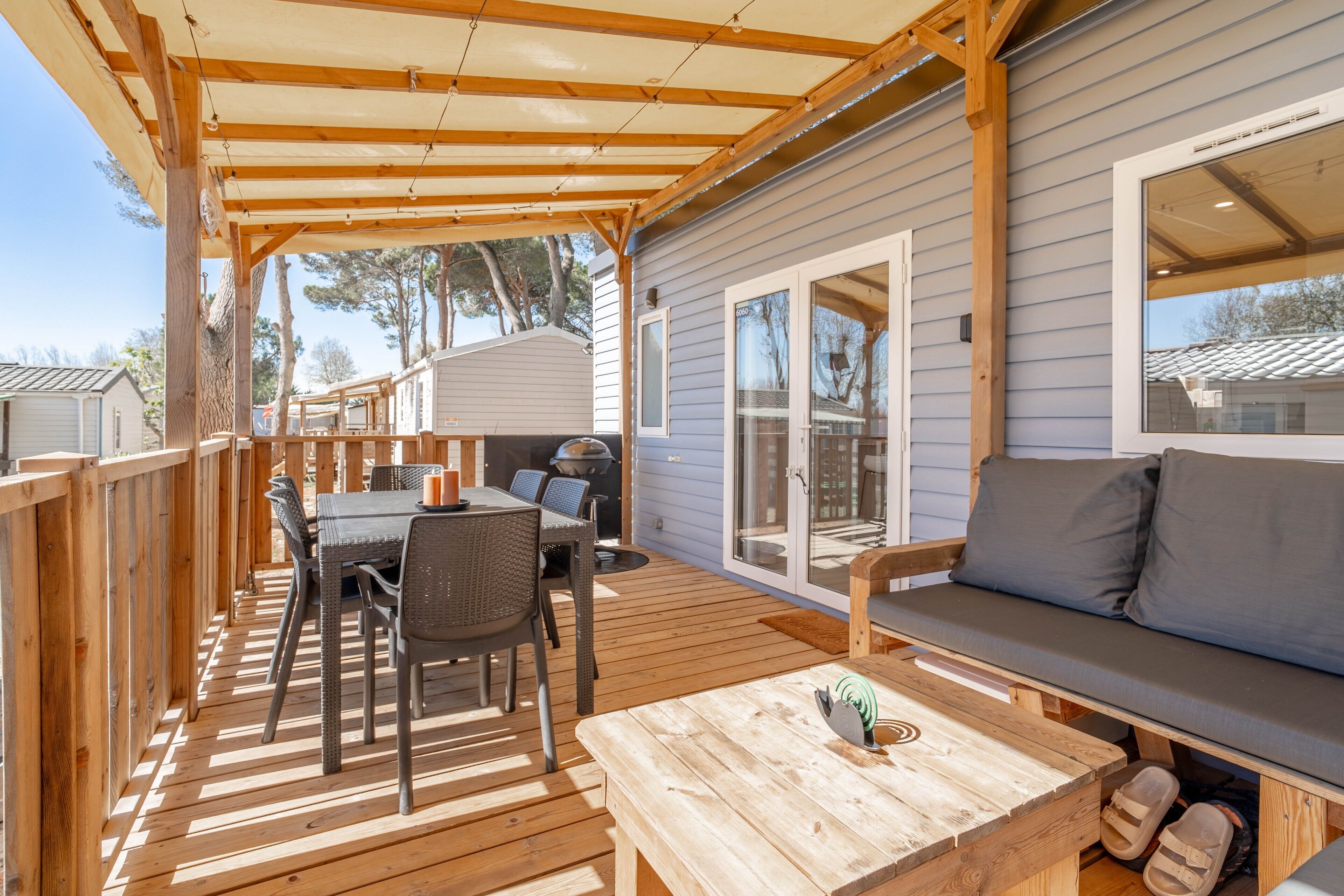 屋外ダイニングエリア