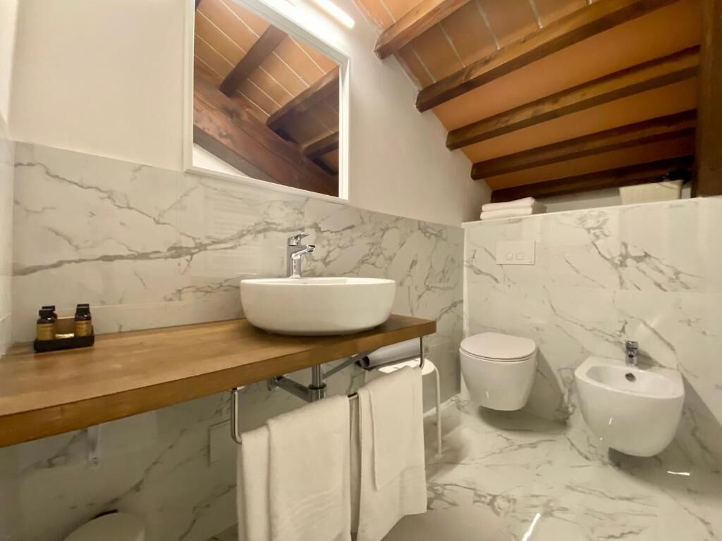 Doppelzimmer, Balkon | Badezimmer