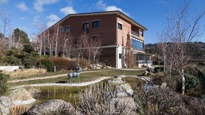 Front of property - Los Cinco Enebros Hotel Spa by Bossh Hotels (Robledo de Chavela)