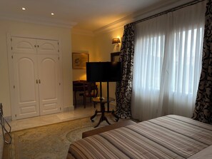 Suite Deluxe, 1 cama de matrimonio grande, patio, vistas a la montaña