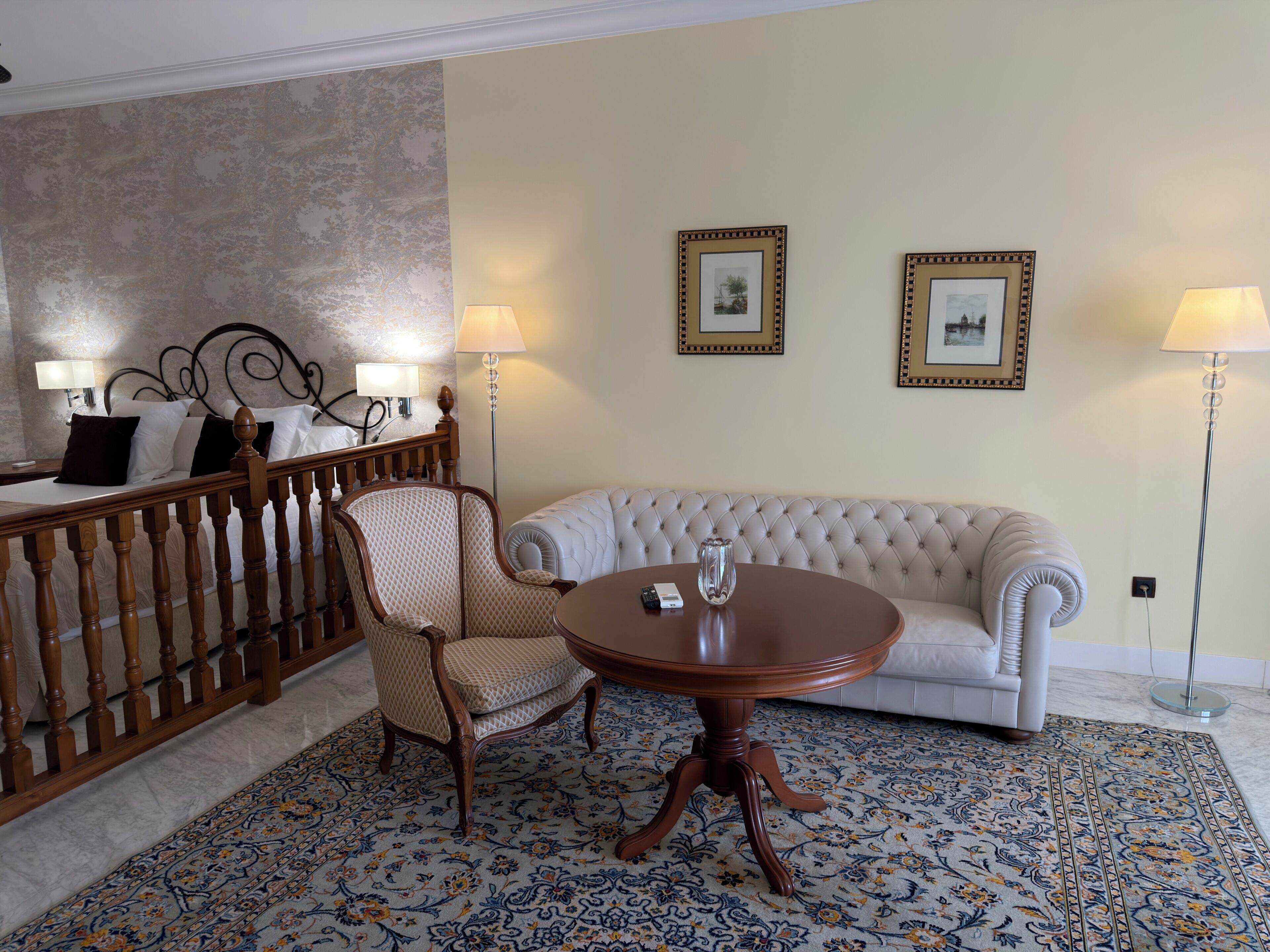 Deluxe-sviitti, 1 suuri parisänky, vuoristonäköala, vuorten lähellä | Sisätilat