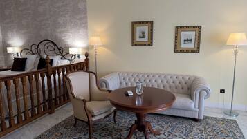 Deluxe-sviitti, 1 suuri parisänky, vuoristonäköala, vuorten lähellä | Sisätilat