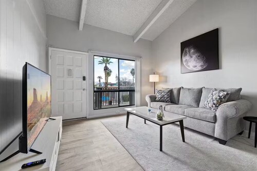Meticulously Kept Downtown Mesa 1-Bedroom Oasis