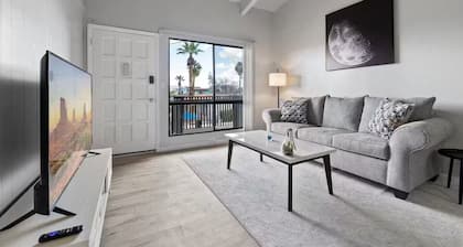 Meticulously Kept Downtown Mesa 1-Bedroom Oasis