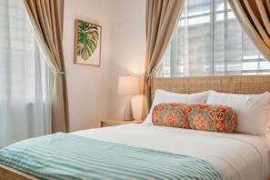14 bedrooms, iron/ironing board, travel cot, WiFi - Steps to Condado | Pool Access | Solarium Lounge (San Juan)