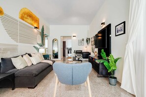 TV, offices - Steps to Condado | Pool Access | Solarium Lounge (San Juan)
