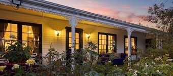 Luxury Designer Pool Retreat Near Glenelg Beach-sleeps 12