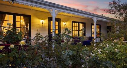 Luxury Designer Pool Retreat Near Glenelg Beach-sleeps 12