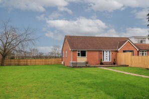 Studio | 3 bedrooms, Internet - Host Stay Hawthorn Bank (Leeds)