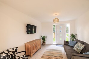 Studio | 3 bedrooms, Internet - Host Stay Hawthorn Bank (Leeds)
