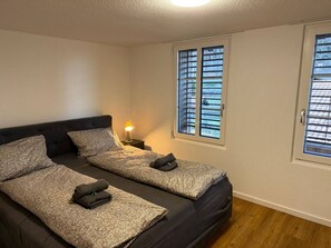 Room - Amazing 3-bedroom apartment in adorable Wimmis perfect for your stay (Wimmis)